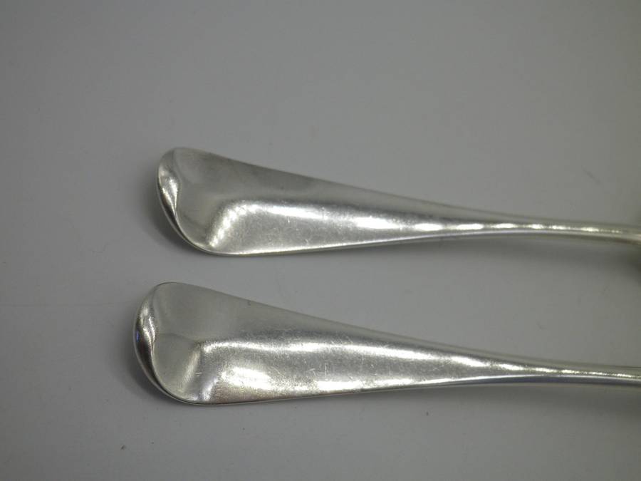 PAIR OF FINE GEORGIAN HALLMARKED SILVER RAT TAIL DESSERT SPOONS Heraldic Griffin Crest 75grms  16cm