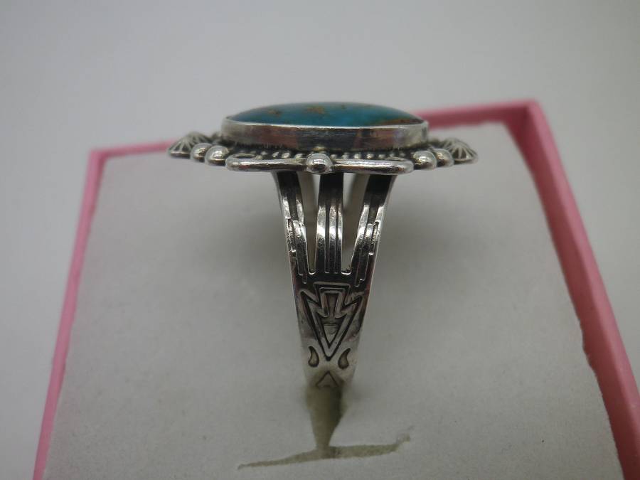 Vintage Navajo Designer Sylvia Chee Natural Turquoise Sterling Silver ring. 5.8g Size: N