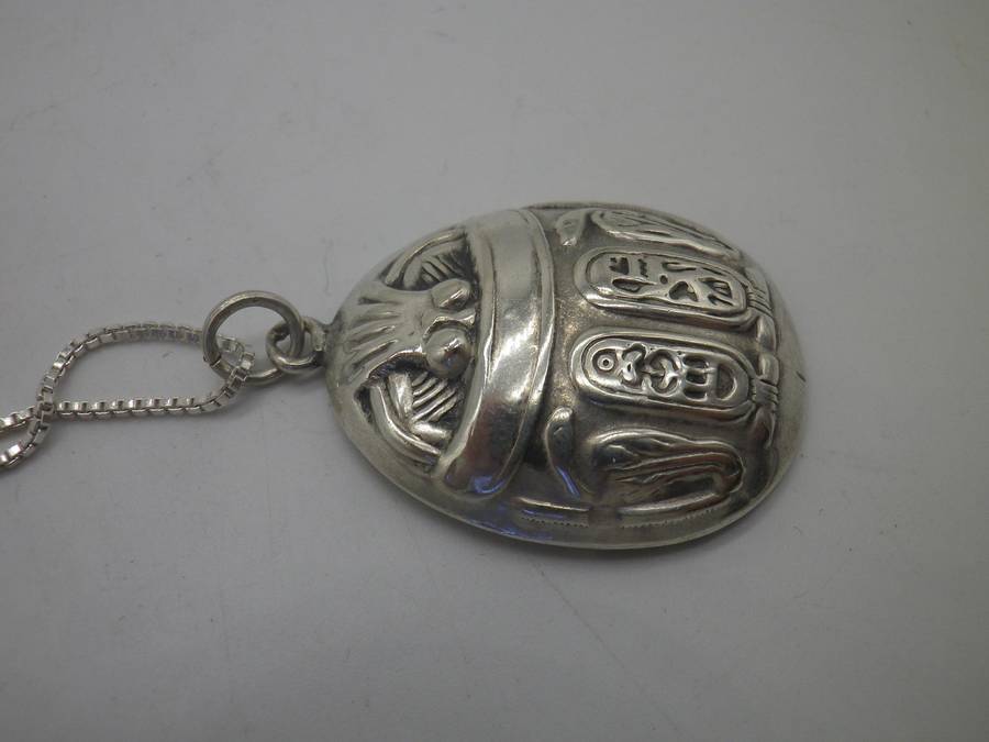 EGYPTIAN STERLING SILVER SCARAB BEETLE VINTAGE NECKLACE. STUNNING!!