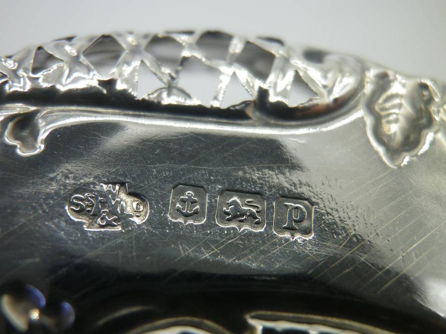Hallmarked Sterling Silver pierced bon bon dish. Birmingham 1914. 13cm 30.6 g