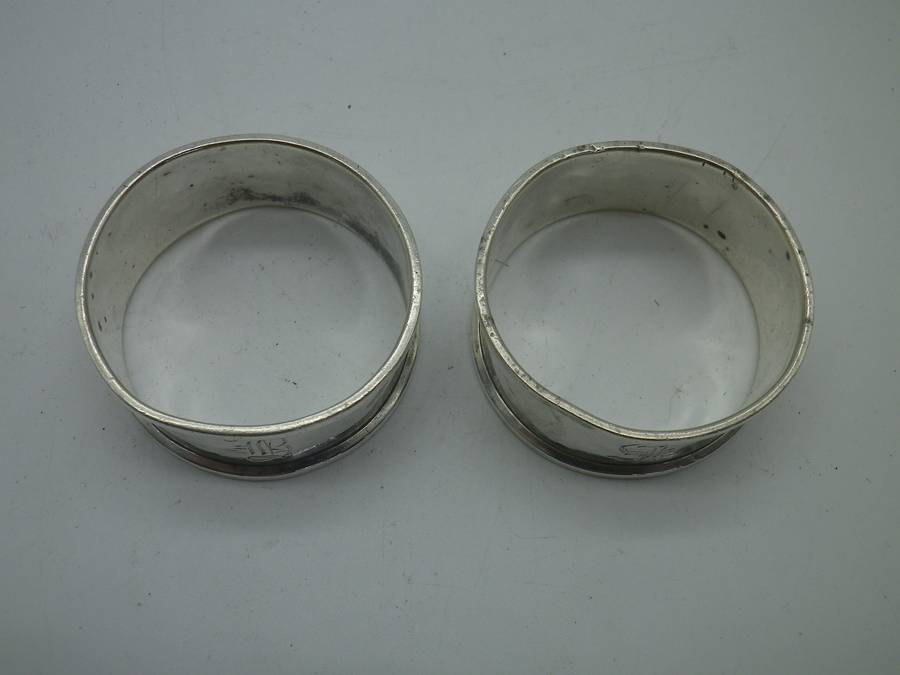 Pair Hallmarked Sterling silver serviette rings. Birmingham, 1917 Jones&Crompton 21 g 4.5x1.8 cm