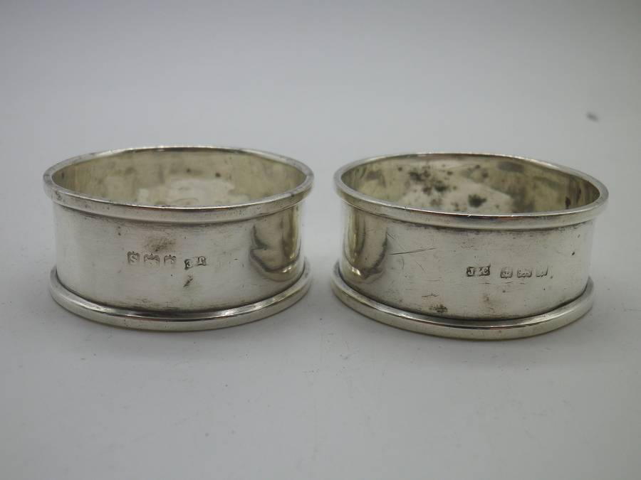 Pair Hallmarked Sterling silver serviette rings. Birmingham, 1917 Jones&Crompton 21 g 4.5x1.8 cm