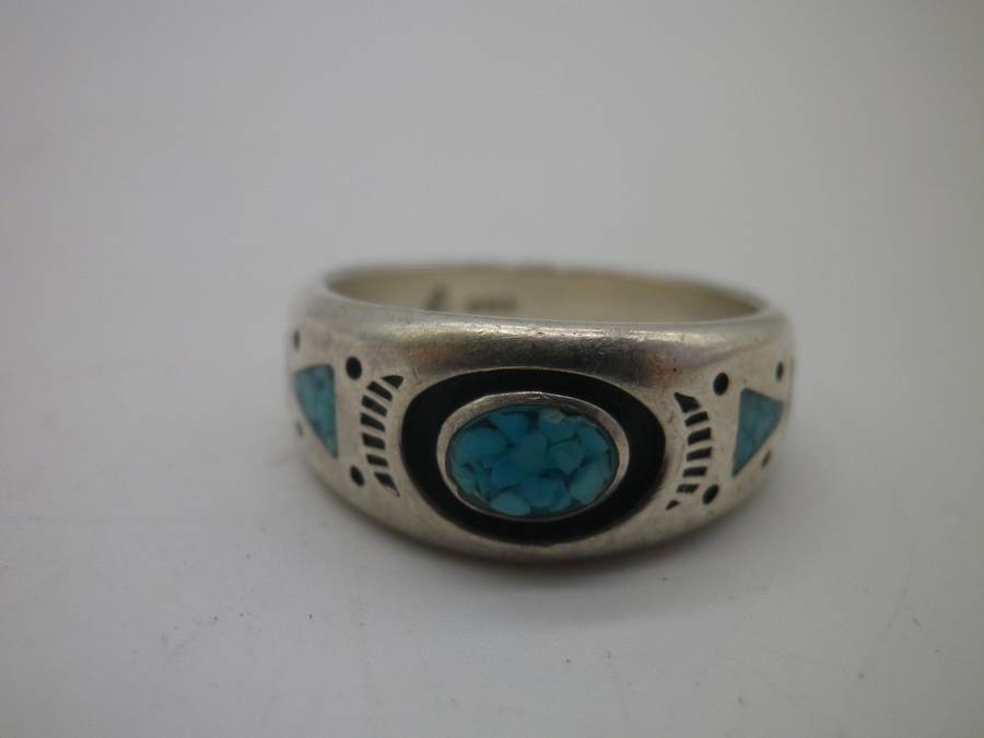 Stunning Vintage Navajo Style Turquoise & Sterling Silver ring. 5.32g Size: N 1/2