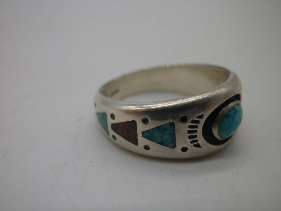 Stunning Vintage Navajo Style Turquoise & Sterling Silver ring. 5.32g Size: N 1/2