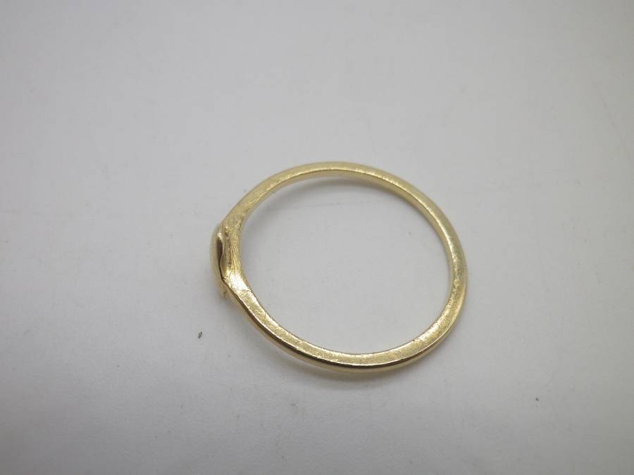 Adorable Dainty 9ct Yellow Gold HEART ring. Size: I. 0.77grams.