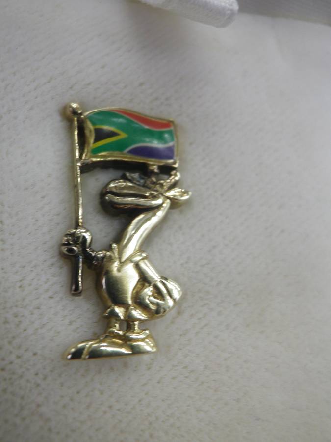 RARE 9ct gold & enamel Springbok RUGBY 1995 WORLD CUP lapel or scarf pin.  2.05gm.  2.4cm