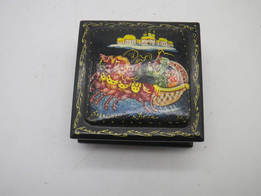 Russian Black Lacquer hand painted, signed square lidded vintage trinket box. 6x6cm