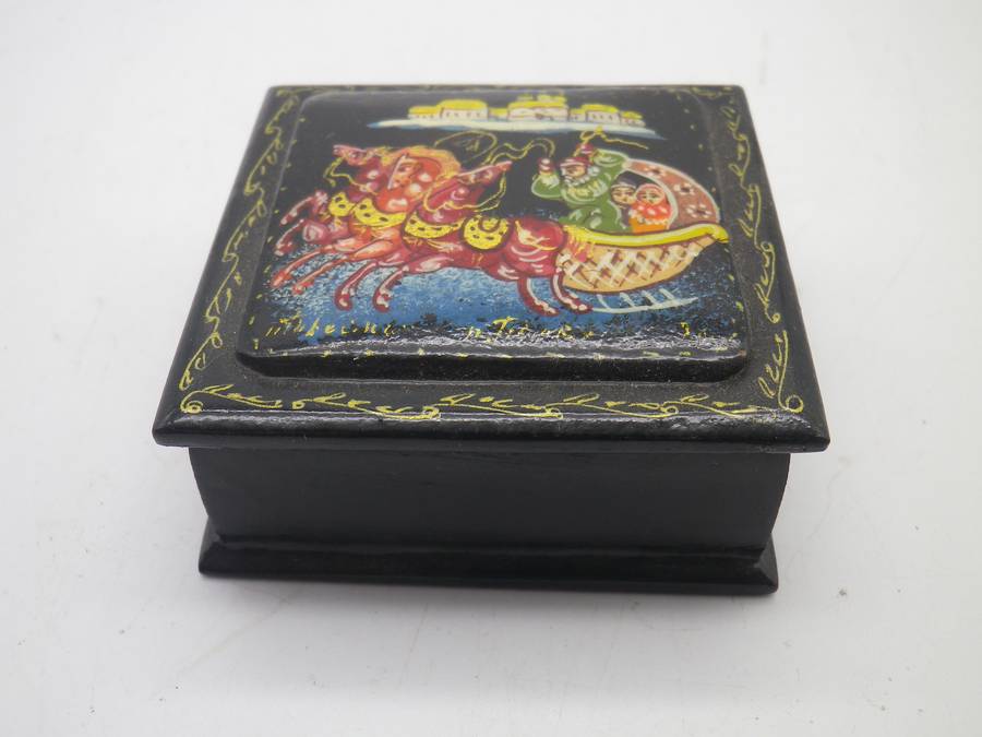 Russian Black Lacquer hand painted, signed square lidded vintage trinket box. 6x6cm