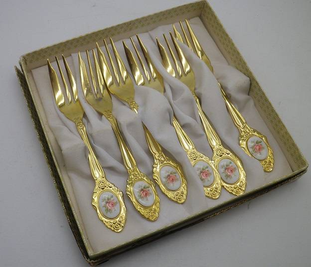 24ct Gold Plated Cake Forks. Eetrite. with Royal Albert Moss Rose design insets. Boxed