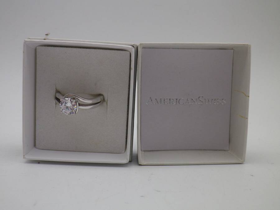 Beautiful VINTAGE STERLING SILVER & CZ Solitaire Ring. American Swiss Size: N.  3.74 g