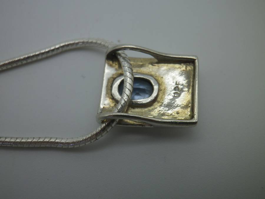 STERLING SILVER & TANZANITE NECKLACE. chain: 45cm long. 11g
