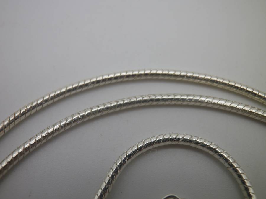 STERLING SILVER & TANZANITE NECKLACE. chain: 45cm long. 11g