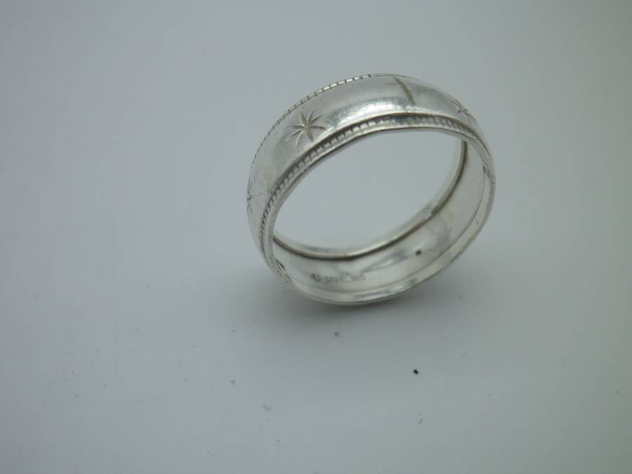 Sterling Silver Vintage Designer Ring.  Well made. Little engraved stars 2.7 grms Size: O 1/2