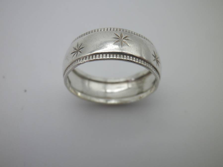 Sterling Silver Vintage Designer Ring.  Well made. Little engraved stars 2.7 grms Size: O 1/2