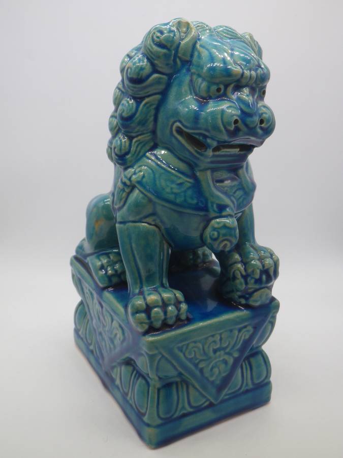 FOR FANGSA ONLY PLEASE! LARGE ORIENTAL CERAMIC TEMPLE LION . 25CM TALL