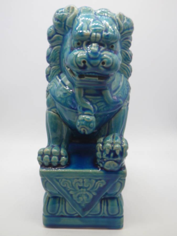 FOR FANGSA ONLY PLEASE! LARGE ORIENTAL CERAMIC TEMPLE LION . 25CM TALL