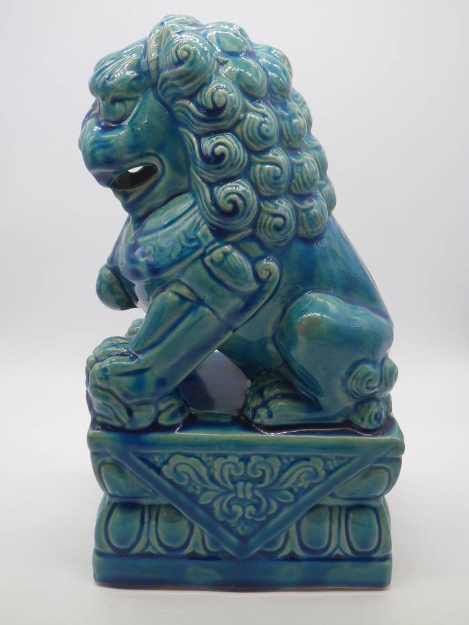 FOR FANGSA ONLY PLEASE! LARGE ORIENTAL CERAMIC TEMPLE LION . 25CM TALL