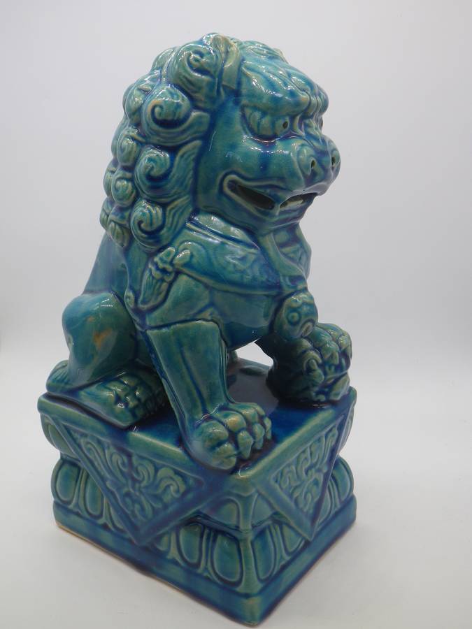 FOR FANGSA ONLY PLEASE! LARGE ORIENTAL CERAMIC TEMPLE LION . 25CM TALL