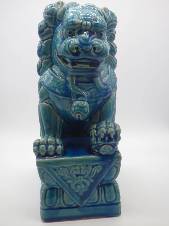FOR FANGSA ONLY PLEASE! LARGE ORIENTAL CERAMIC TEMPLE LION . 25CM TALL