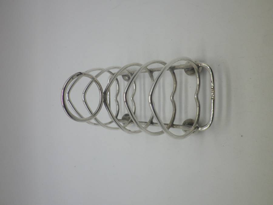 Hallmarked Sterling Silver 4 slice Toast Rack. Sheffield, 1915. Walker & Hall 62.30 g