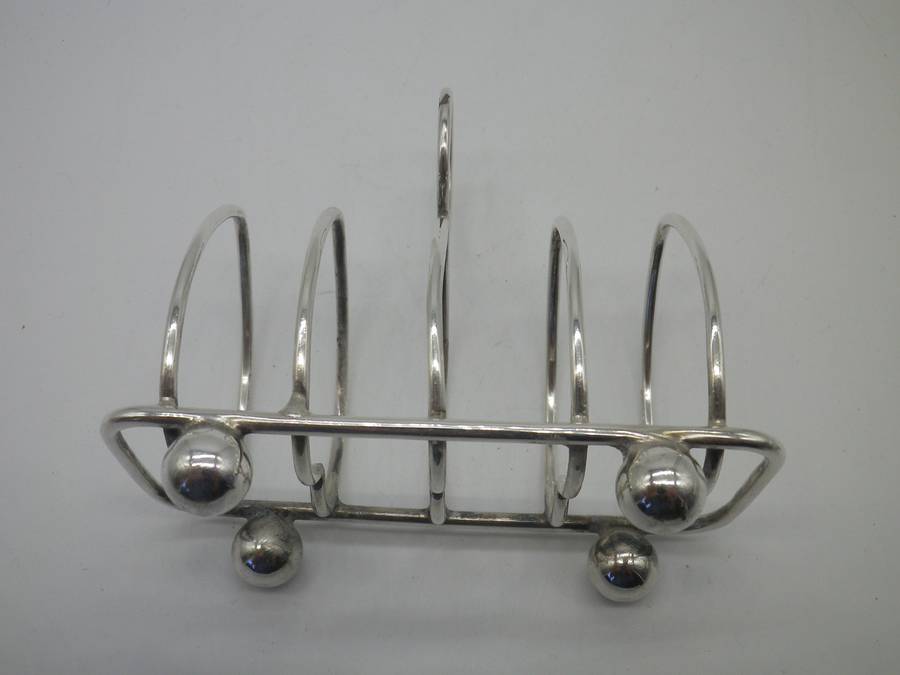 Hallmarked Sterling Silver 4 slice Toast Rack. Sheffield, 1915. Walker & Hall 62.30 g