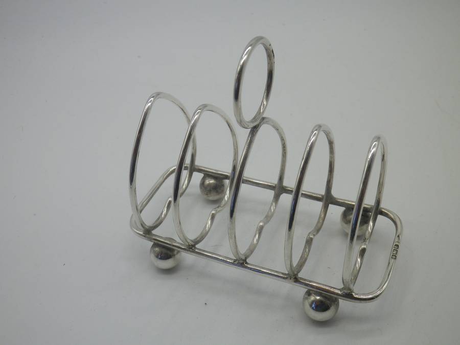 Hallmarked Sterling Silver 4 slice Toast Rack. Sheffield, 1915. Walker & Hall 62.30 g