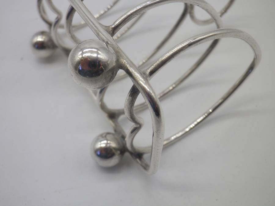 Hallmarked Sterling Silver 4 slice Toast Rack. Sheffield, 1915. Walker & Hall 62.30 g