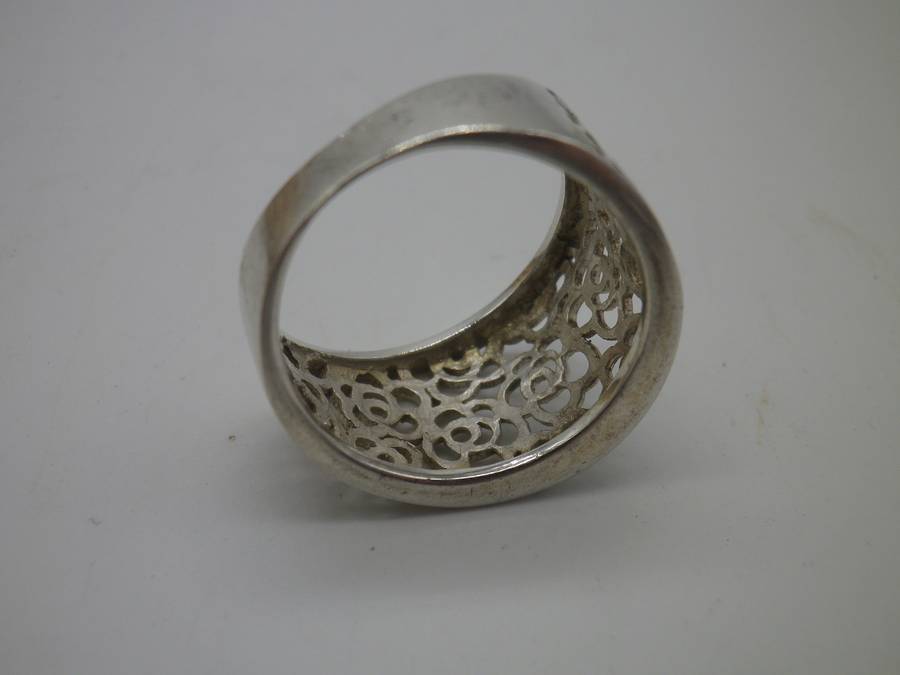 Vintage Sterling Silver ring. Size O 1/2.  5.34 grams