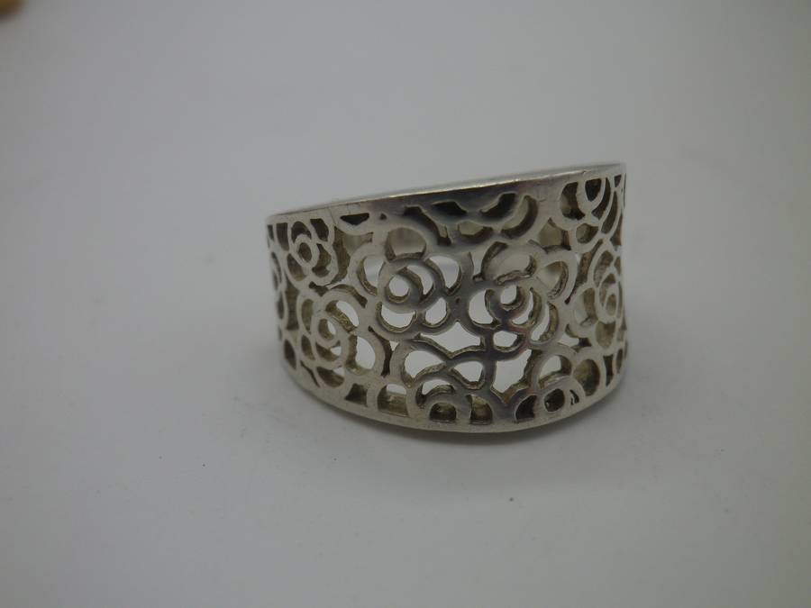 Vintage Sterling Silver ring. Size O 1/2.  5.34 grams