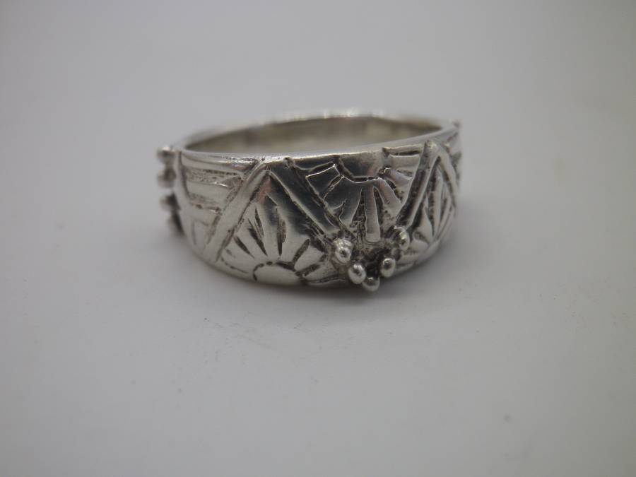 Vintage Sterling Silver ring. Size O 1/2. 4.41 grams