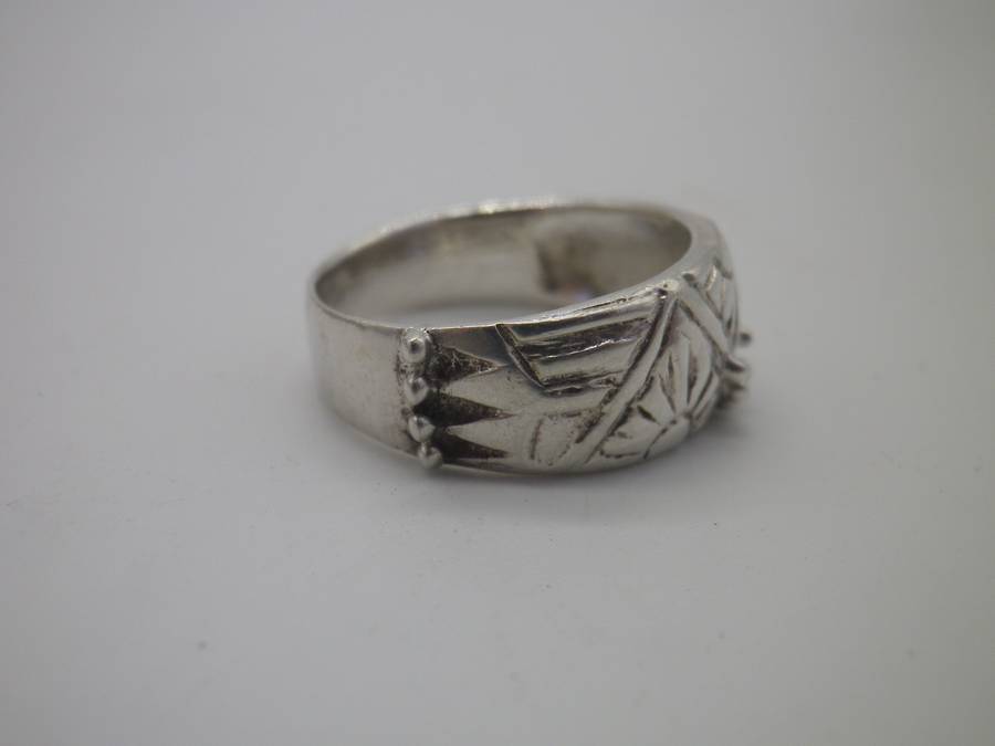 Vintage Sterling Silver ring. Size O 1/2. 4.41 grams