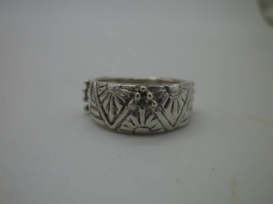 Vintage Sterling Silver ring. Size O 1/2. 4.41 grams