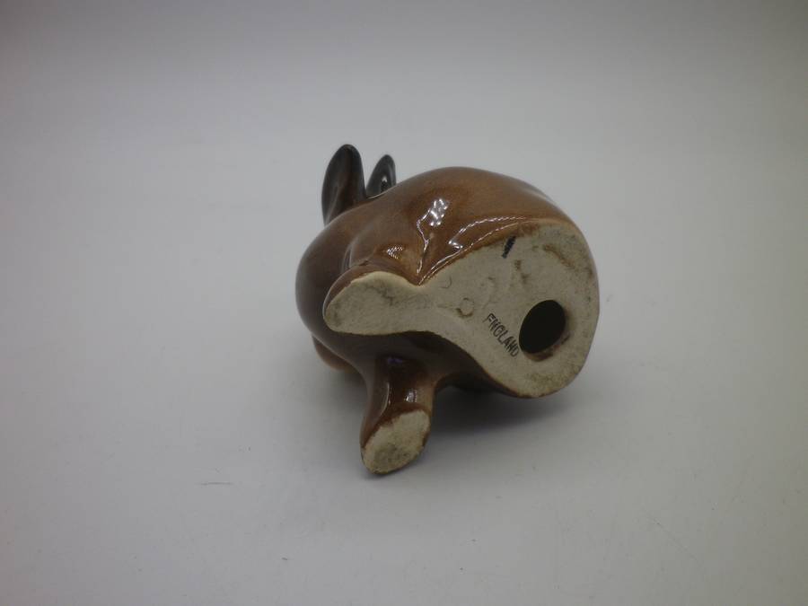 SMALL BESWICK VINTAGE BUNNY SCRATCHING FIGURINE 824 MADE IN ENGLAND