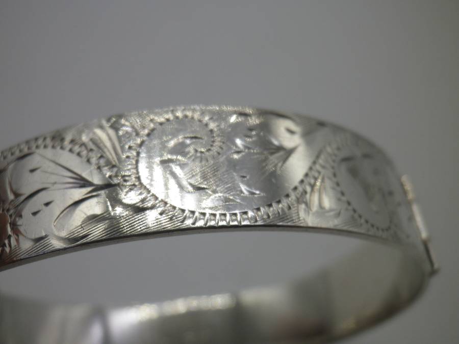 Fabulous Hallmarked Silver Clip Bangle. Sheffield, 1990. 25.5g