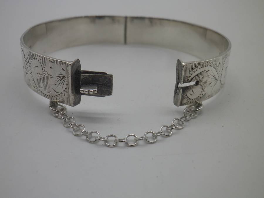 Fabulous Hallmarked Silver Clip Bangle. Sheffield, 1990. 25.5g