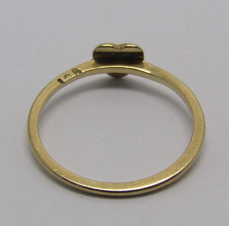 Adorable Dainty 9ct Yellow Gold HEART ring. Size: I. 0.77grams.