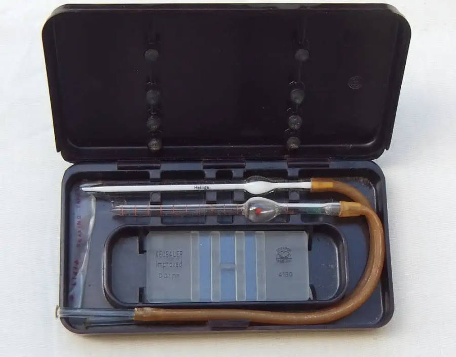 RARE COLLECTION OF 7 ANTIQUE &  VINTAGE MEDICAL AND SCIENTIFIC INSTRUMENTS & MICROSCOPE EQUIPMENT