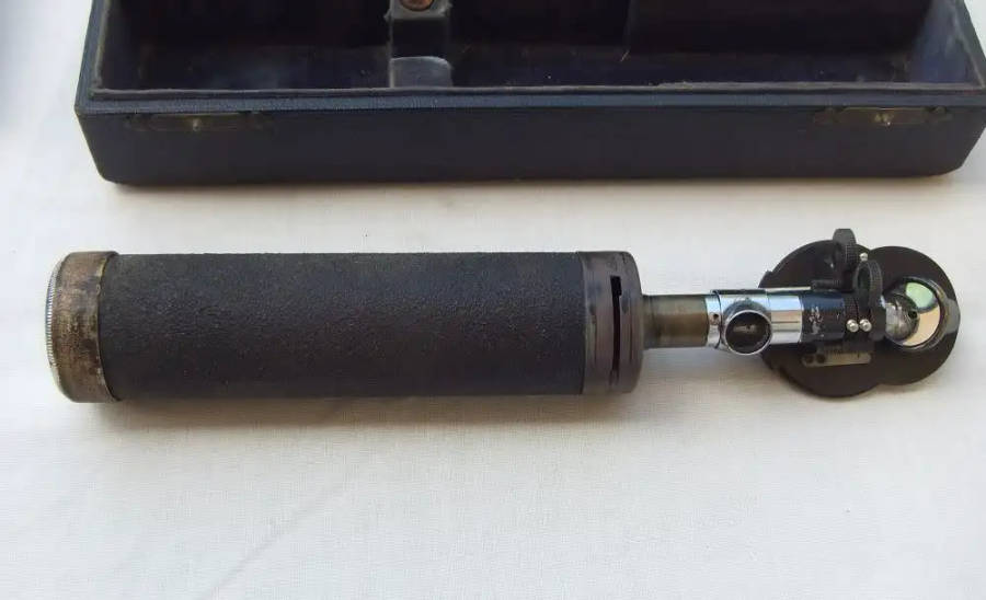 RARE COLLECTION OF 7 ANTIQUE &  VINTAGE MEDICAL AND SCIENTIFIC INSTRUMENTS & MICROSCOPE EQUIPMENT