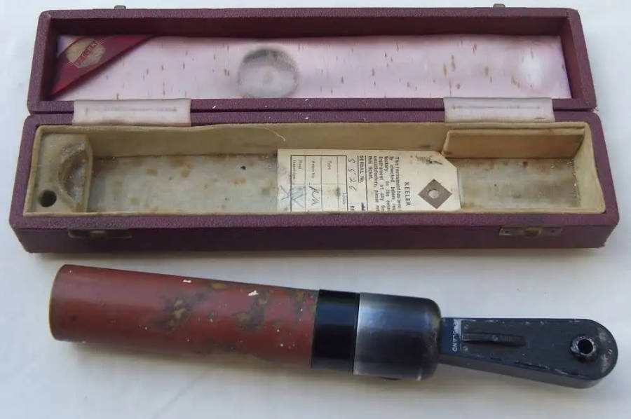 RARE COLLECTION OF 7 ANTIQUE &  VINTAGE MEDICAL AND SCIENTIFIC INSTRUMENTS & MICROSCOPE EQUIPMENT