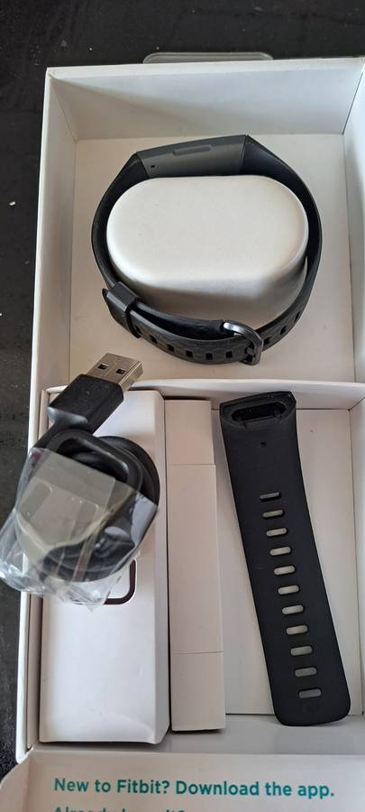 Fit Bit Charge 3