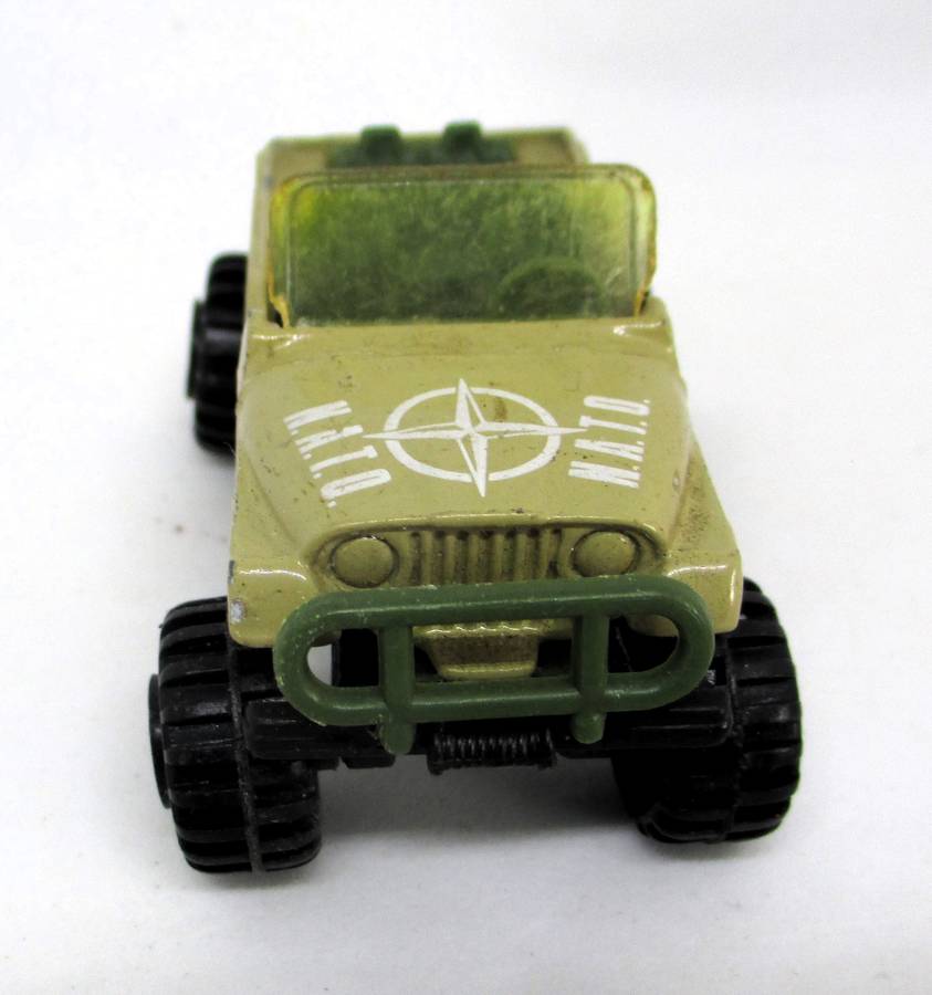 Corgi Juniors Willys Jeep in carkee. 1:60  Scale Die Cast Toy Car Vehicle