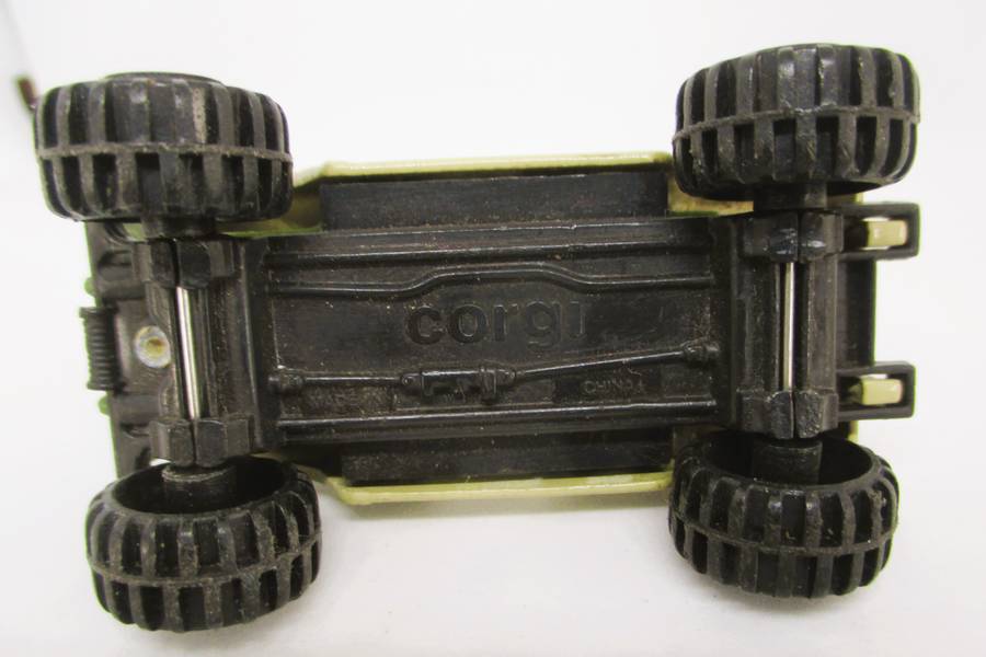 Corgi Juniors Willys Jeep in carkee. 1:60  Scale Die Cast Toy Car Vehicle