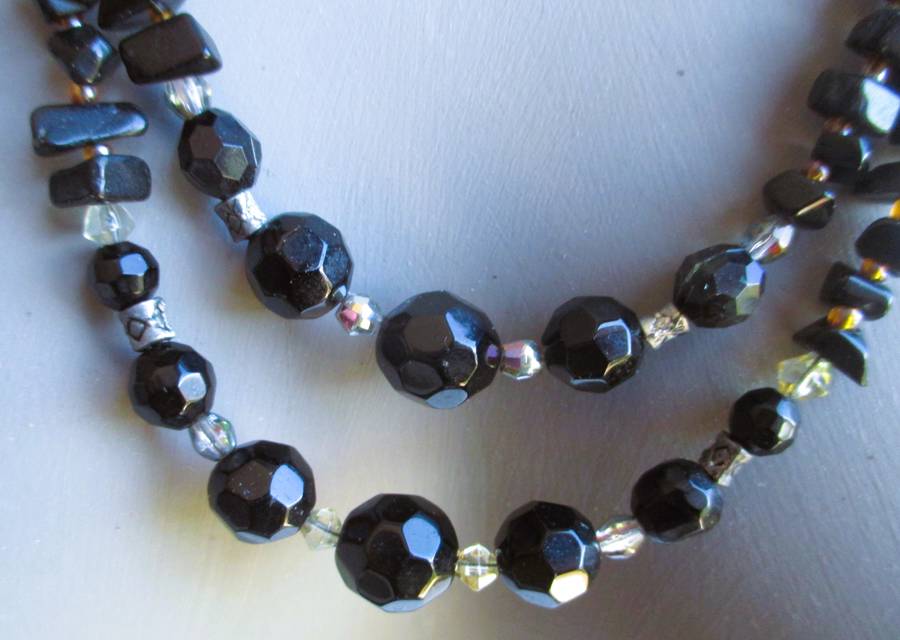 Vintage black and clear bead necklace. 50cm