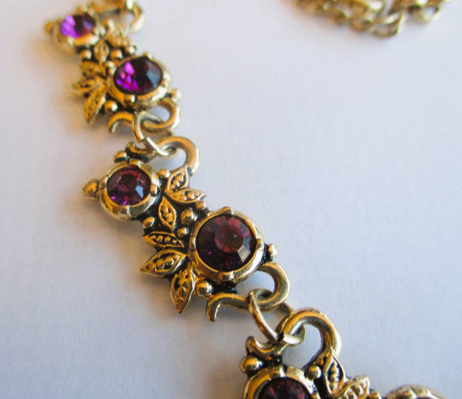 Vintage Gold color and purple glass stone necklace. Just Lovely. 440mm