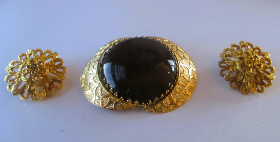 Vintage Domed Black & Gold tone Ornate Pin Brooch and clip on earrings set. 60mm