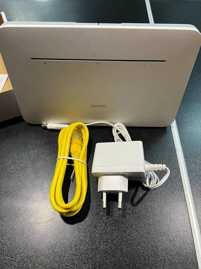 HUAWEI 4G CPE 3 LTE Wi-Fi Router - Accepts SIM Card