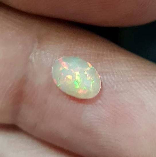 Opal 0.54Cts Oval Facetted 5x7mm Multi Colours Glittering Rainbow 3D! Ethiopian Natural
