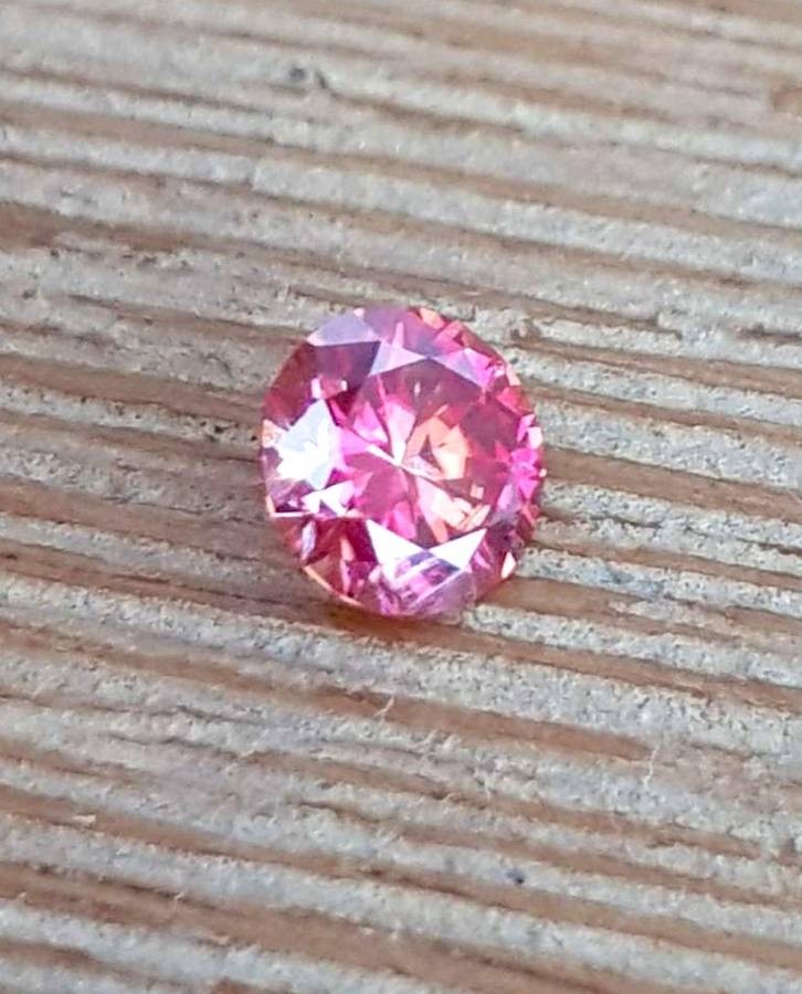 MOISSANITE Watermelon Red 1CT  VVSI  ROUND **GRA Certified **BRILLIANT CUT