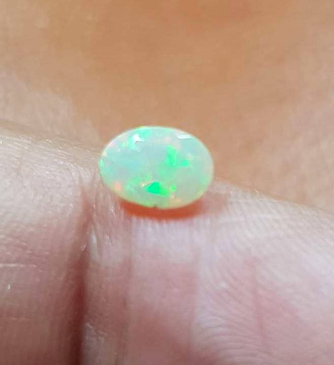 Opal 0.54Cts Oval Facetted 5x7mm Multi Colours Glittering Rainbow 3D! Ethiopian Natural