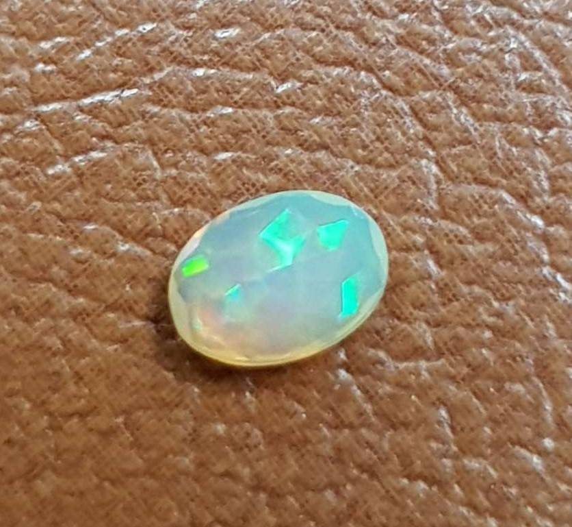 Opal 0.64Cts Oval Facetted 5x7mm Multi Colours Glittering Rainbow 3D! Ethiopian Natural